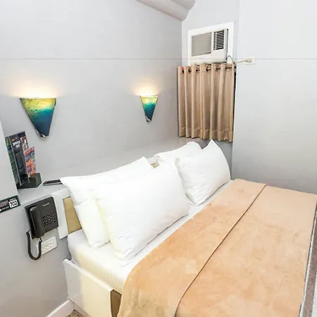 Urban Travellers Hotel Pasay Exterior photo