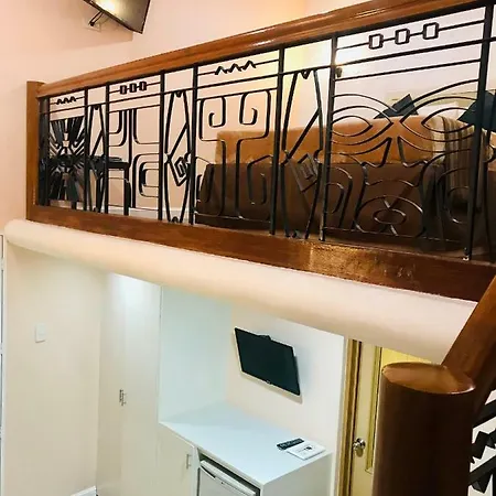 Urban Travellers Hotel Pasay Exterior photo