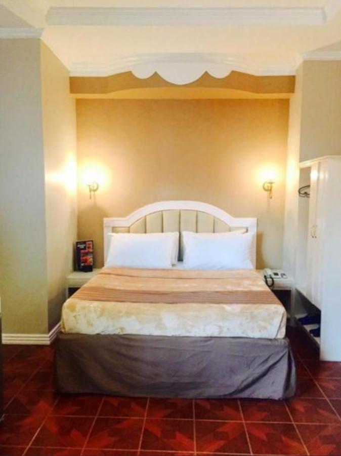 Hotel Urban Travellers Pasay