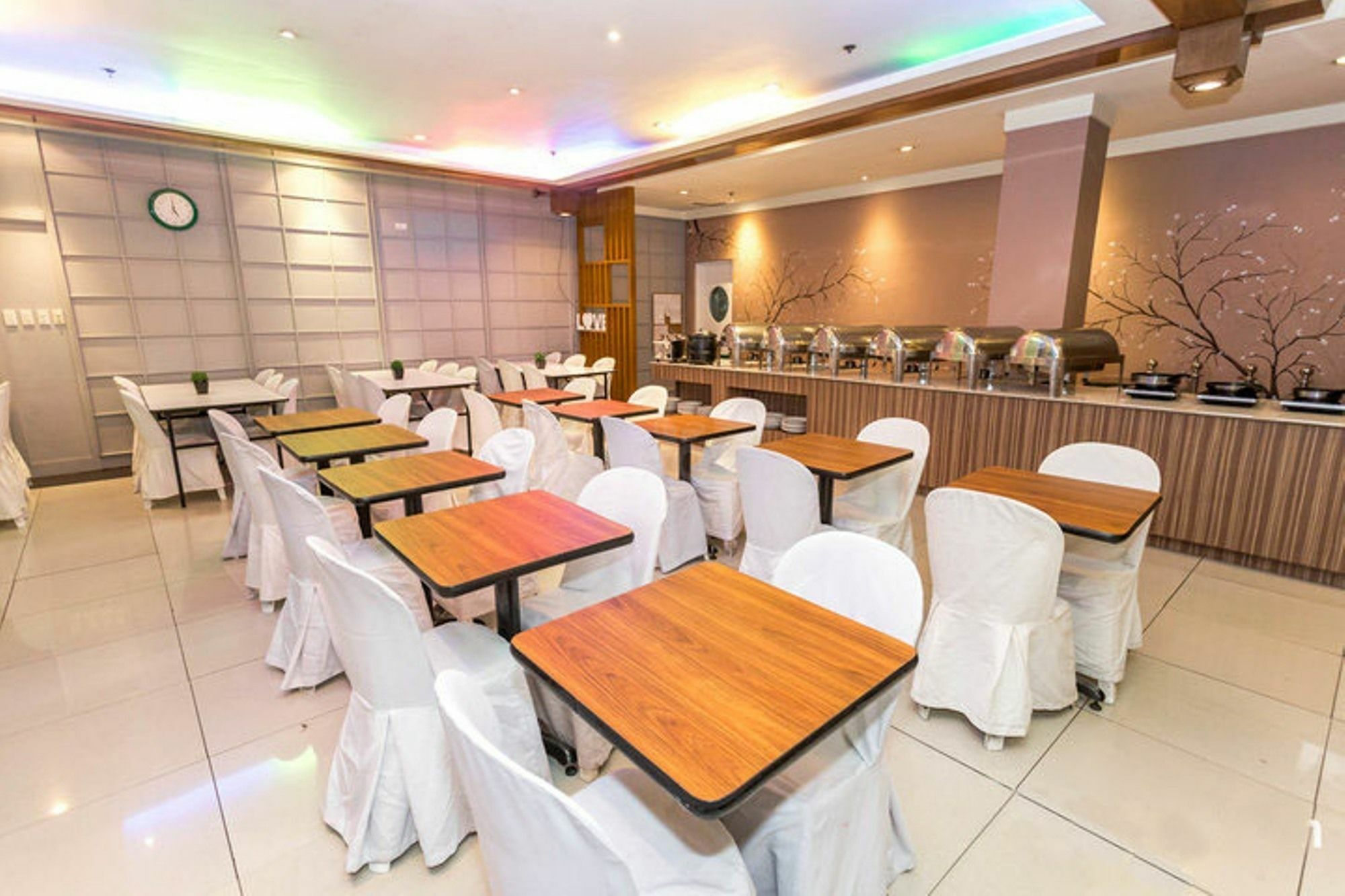 Urban Travellers Hotel Pasay