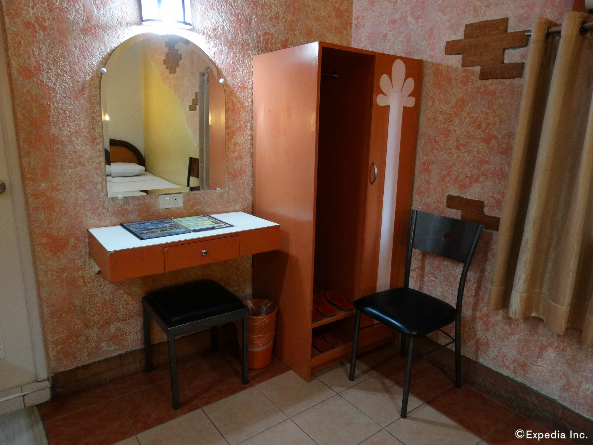 Urban Travellers Hotel