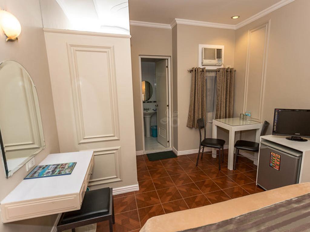 Urban Travellers Hotel Pasay