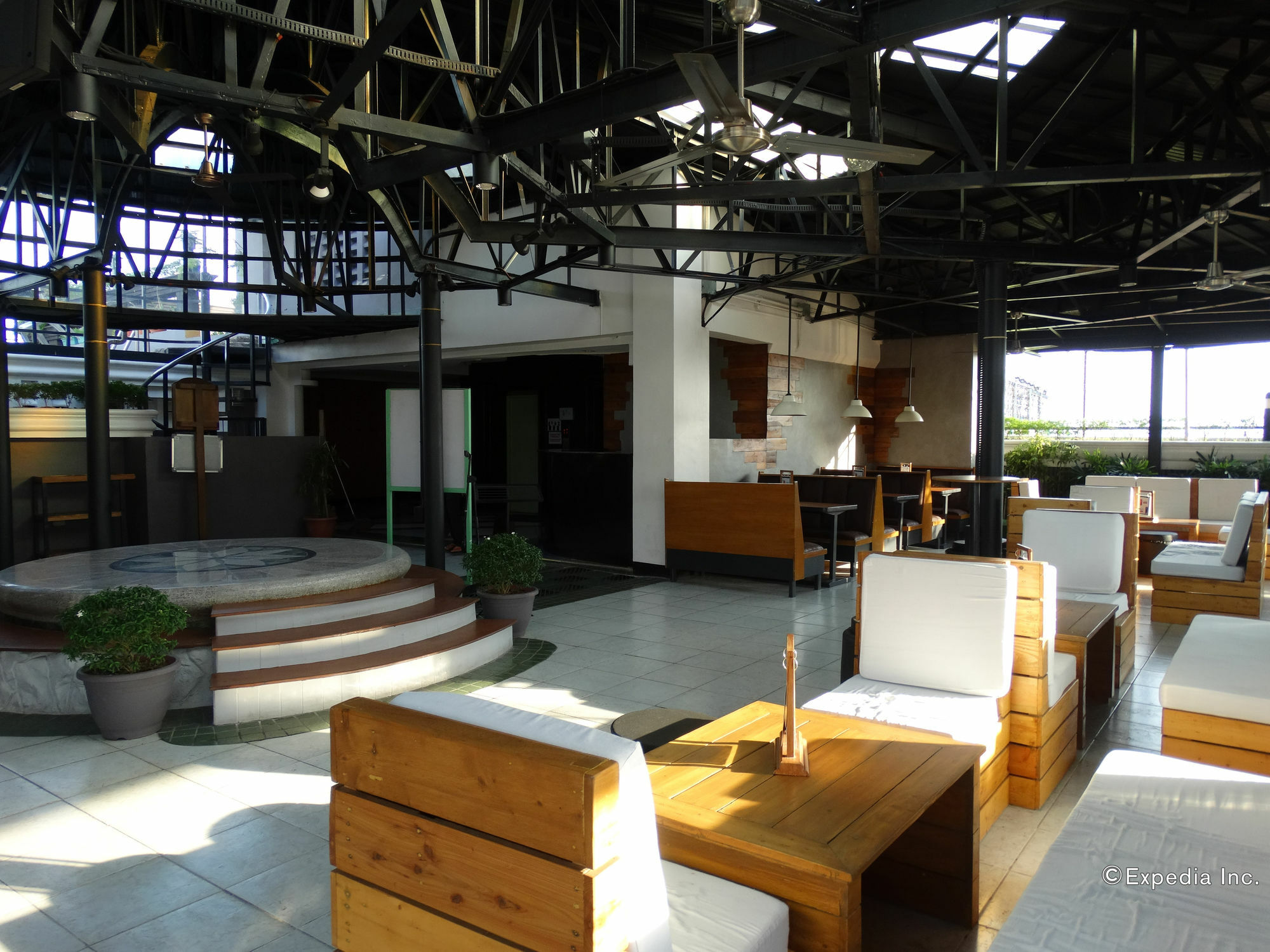 Hotel Urban Travellers Pasay