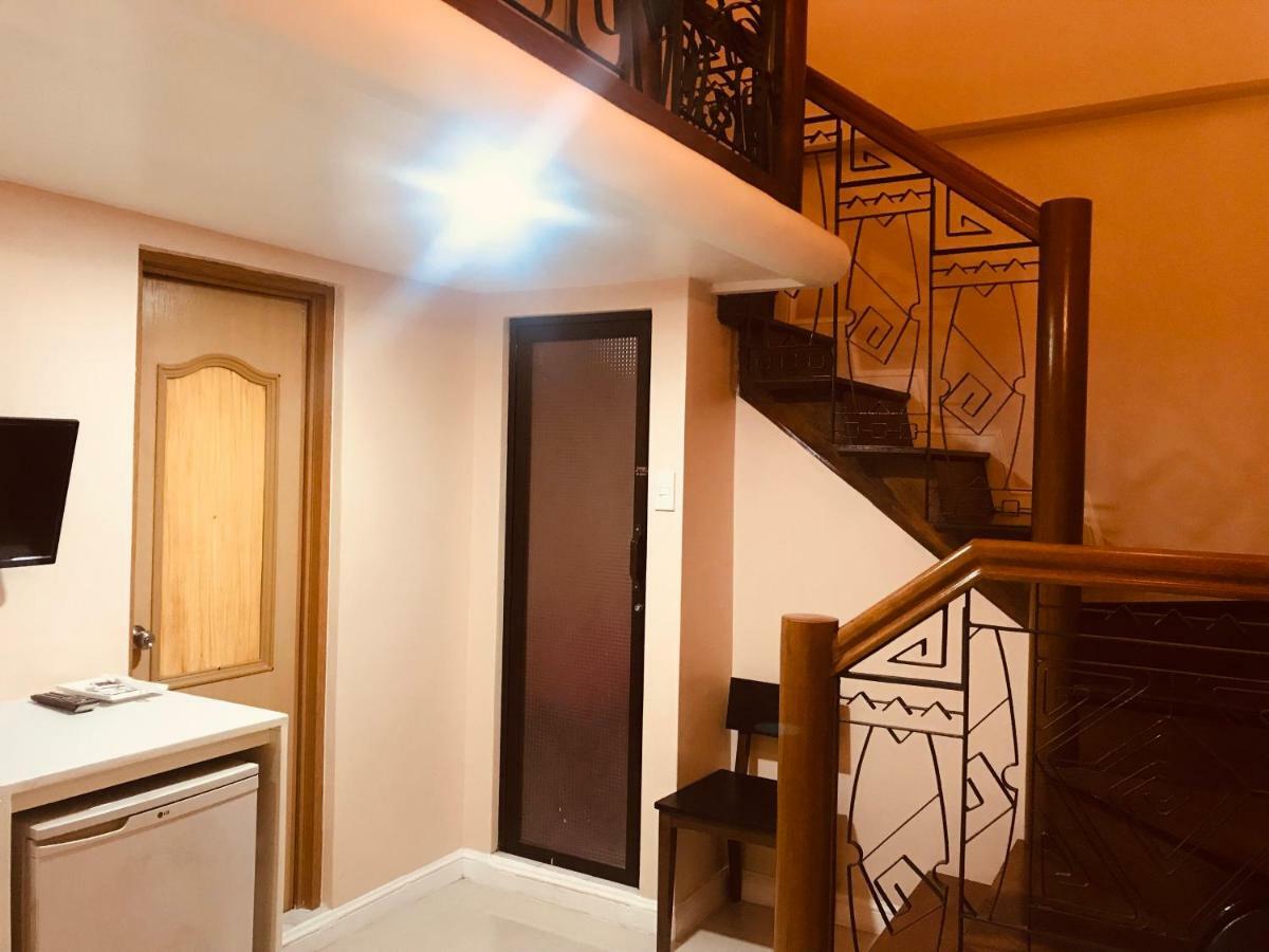 Urban Travellers Hotel Pasay